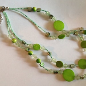 Vintage Lime Green Mother of Pearl Necklace