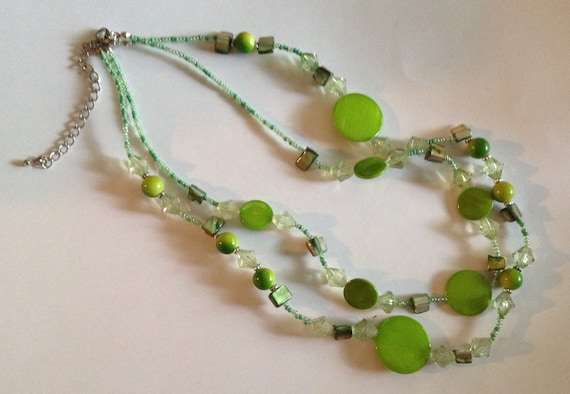 Vintage Lime Green Mother of Pearl Necklace - image 1