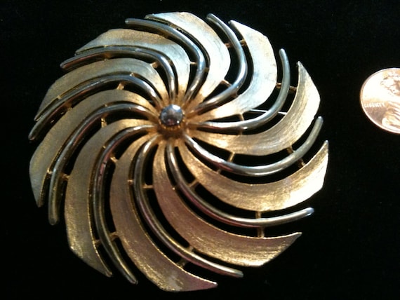 Vintage Sarah Coventry Golden Swirl Brooch