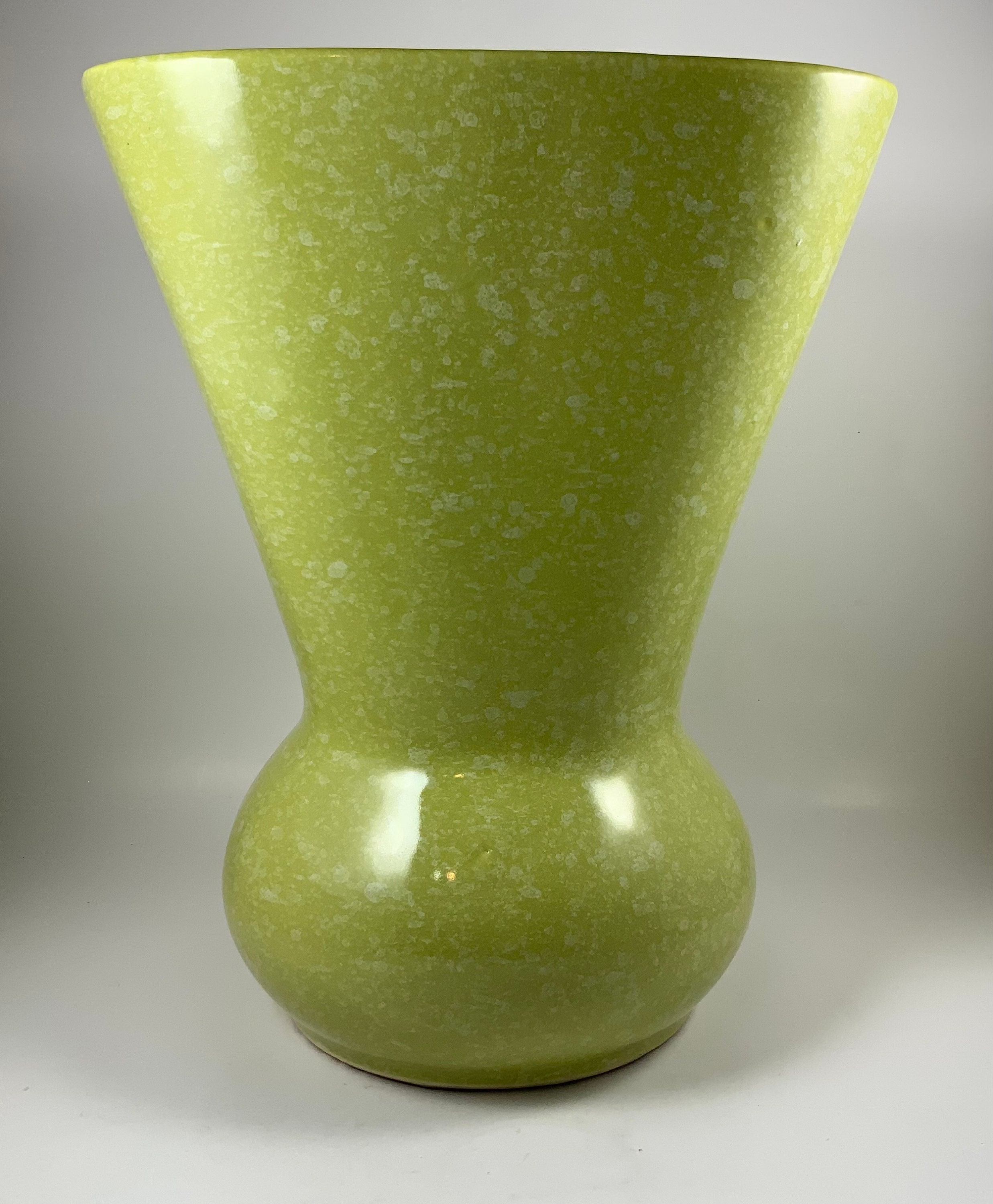 Glass Vase in blue/yellow speckled (BG) Glass Vase in blue/yellow speckled (BG)