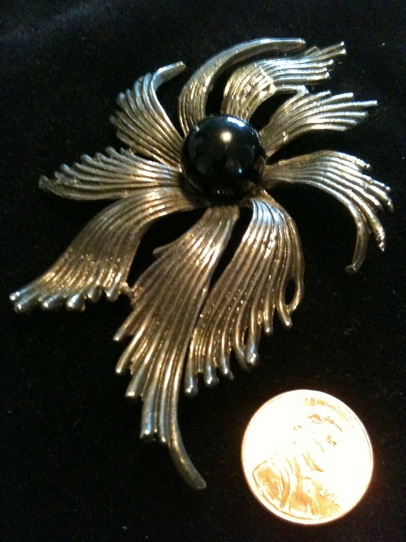 Gorgeous Silver and Black Brooch with Cabochon Cen