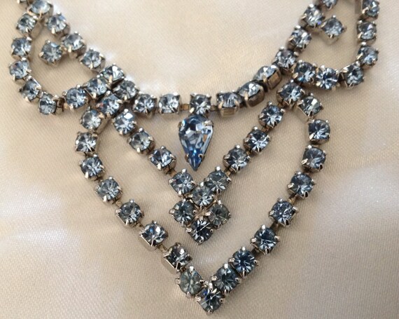 Beautiful 1940's Ocean Blue Rhinestone Necklace - image 4