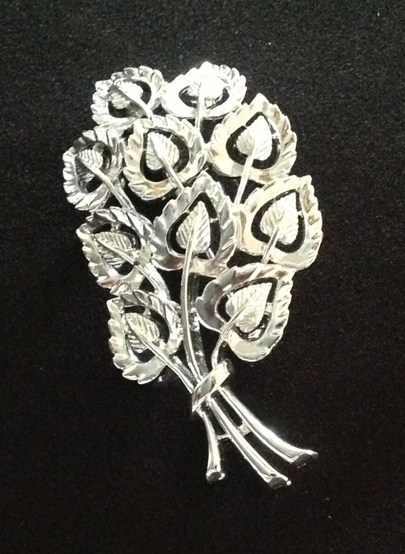 Vintage CORO Flower/Leaf Brooch. (Signed)