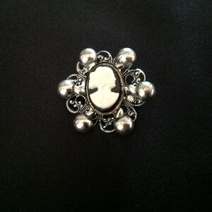 Vintage Cameo Brooch