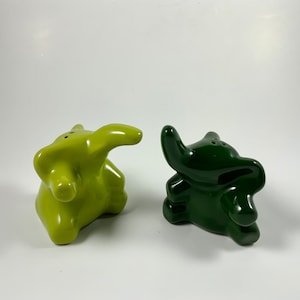 Vintage ELEPHANT SALT & PEPPER, Shakers, Green, Kitchen, Dining, Serving, (Rare)