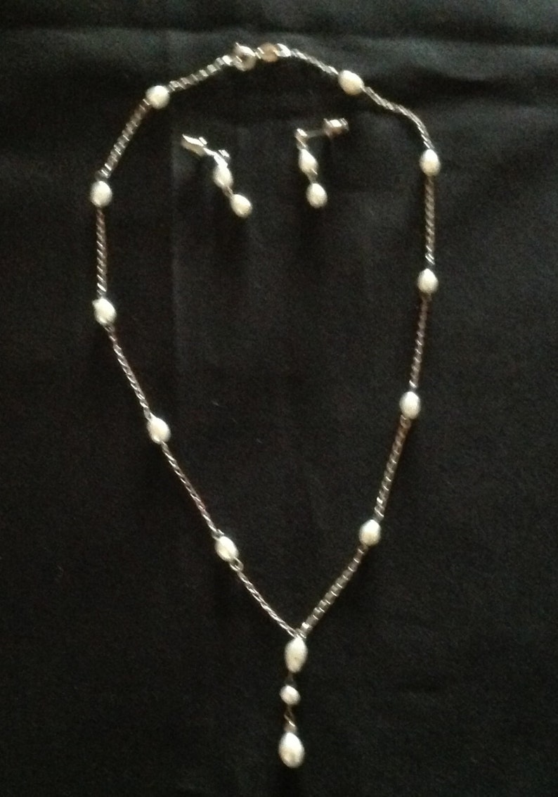 Beautiful Sterling Silver Genuine Freshwater Pearl NecklaceEarring Set