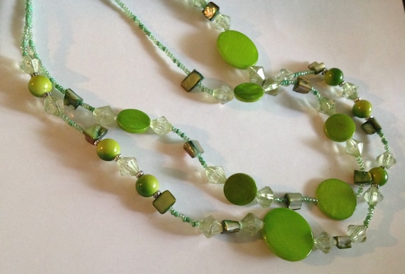 Vintage Lime Green Mother of Pearl Necklace - image 2