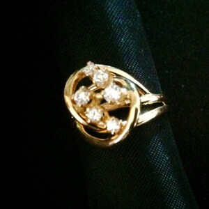 Vintage Cubic Zirconia Oval Cluster Ring in gold plated metal.   Size 7