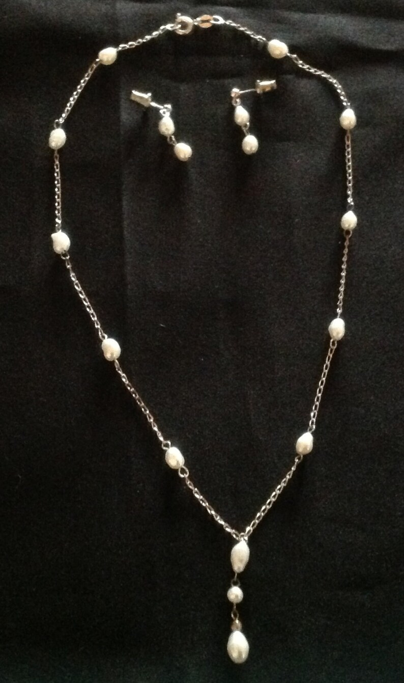 Beautiful Sterling Silver Genuine Freshwater Pearl NecklaceEarring Set