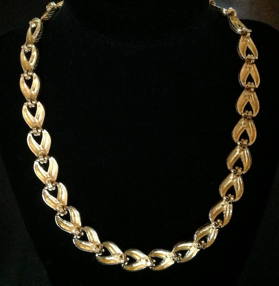 Vintage Heavy Gold Tone Heart Link Necklace - image 5