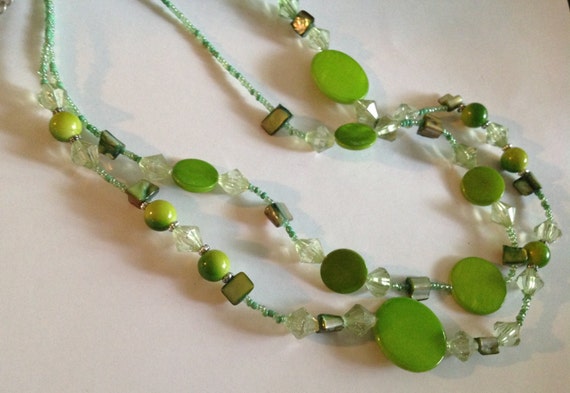 Vintage Lime Green Mother of Pearl Necklace - image 3