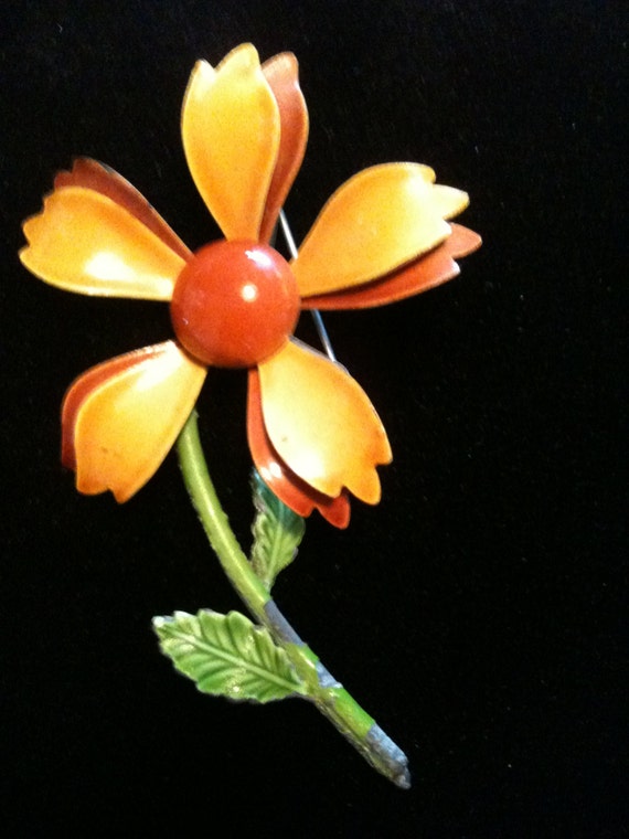 Beautiful Vintage Enamel Flower Brooch