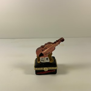 Vintage VIOLIN TRINKET BOX, Musical Instrument, String Instrument. Engagement Ring Box, Decor, Collectables