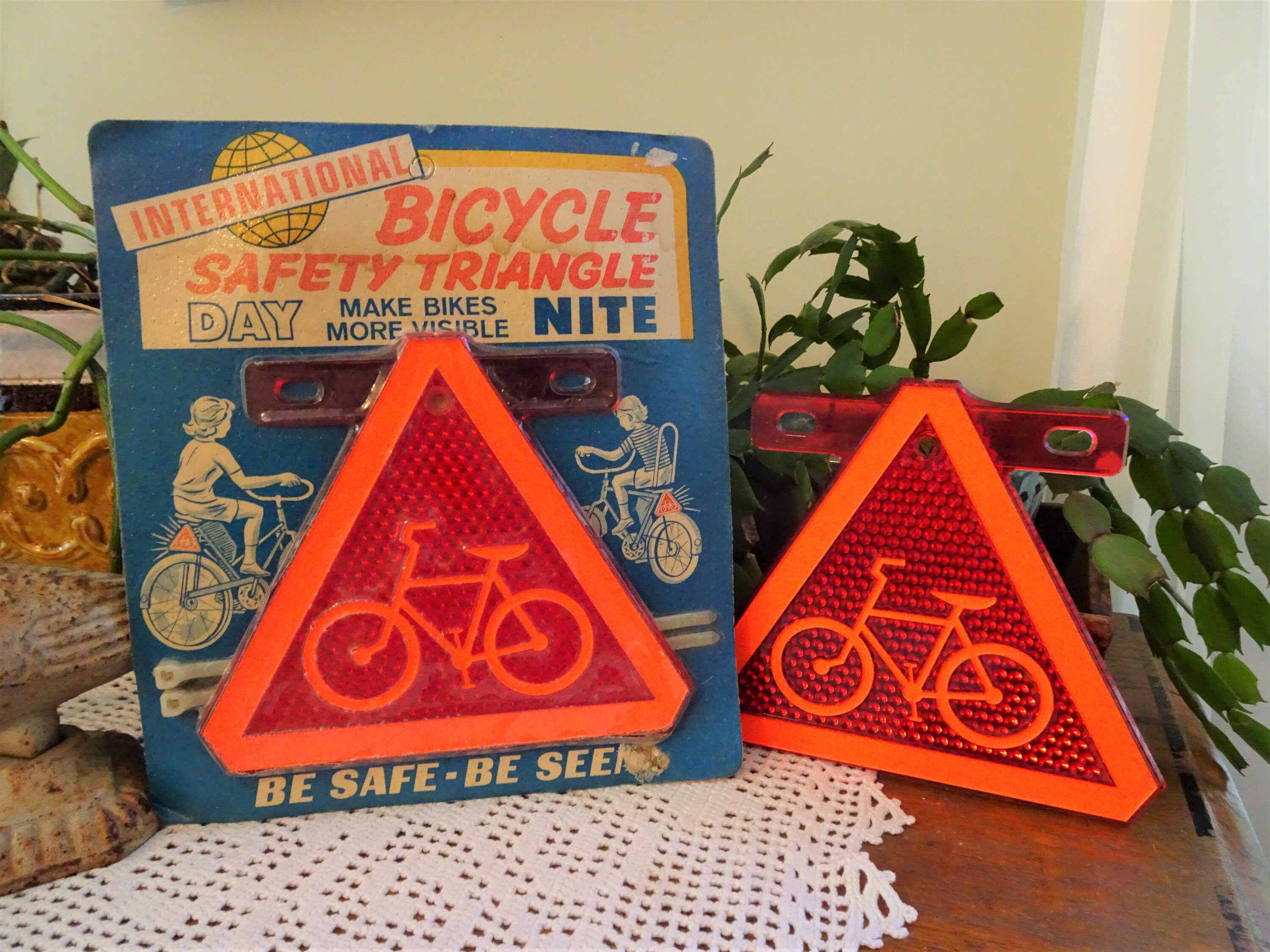Very Cool Vintage International Bicycle Safety Triangle Etsy
