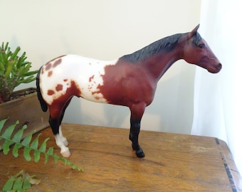 Vintage, Breyer Modeling Company Appaloosa Horse- Made in USA- Traditional- Chestnut, Two Socks, Black Mane and Tail- Collectable Toys