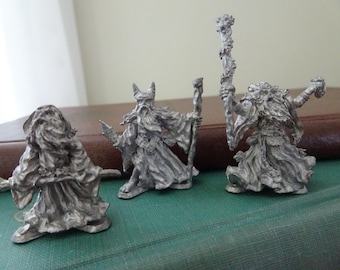 Juego de 3 figuras vintage de plomo de Dungeons and Dragons: magos, hechiceros y brujos. Juegos de mesa.