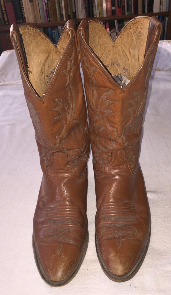 very pointy boots