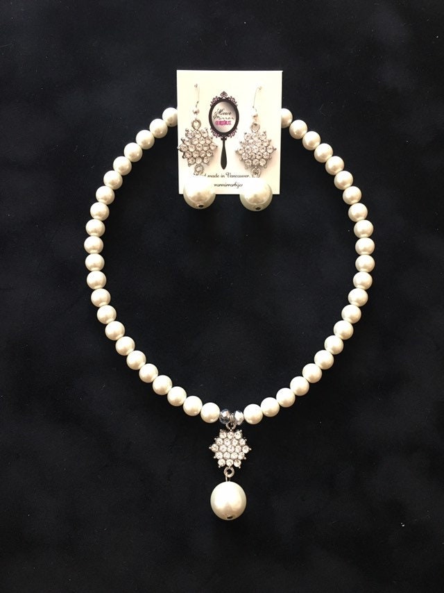 1950s Jewelry White Pearl Necklace Vintage Starburst Pendant