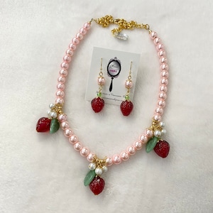 Pink pearl and strawberry necklace set Vintage 1940s jewelry Cottagecore Fairycore fruit jewelry summer vintage Regency strawberry jewelry