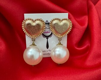 Large 60’s style pearl earrings Mod Vintage style earrings Valentine’s Day 1960s Midcentury Modern Vintage jewelry Large Pearl Gold Heart