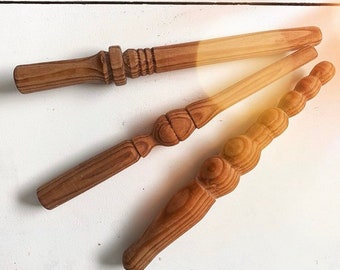 Amber Home 20 St/ück 44,5cm Wei/ß Kleiderb/ügel aus Holz Robust und Gl/änzend Aufh/änger f/ür T-Shirt Hemd Mantel Kleid Tr/ägertop mit Nut und Chrom Haken