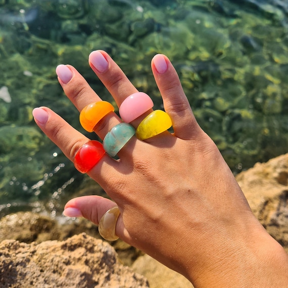 Cool plastic rings discount