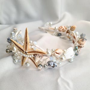 Beach bridal tiara, Wedding shell headpiece, Mermaid headband, Seashell crown, Starfish hairpiece, Coastal Mermaid crown, Beach party crown
