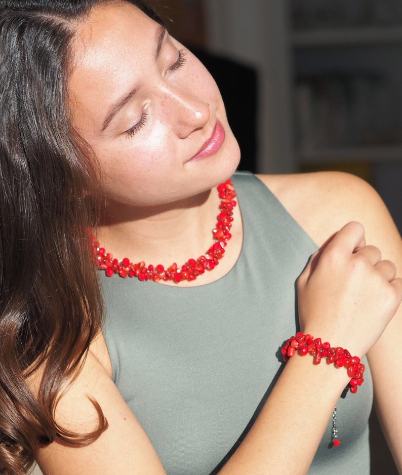 Bijoux en corail, bijoux faits à la main, collier de corail rouge, bracelet de corail, ensemble de bijoux de déclaration, collier en cristal rouge, bijoux de mode image 4