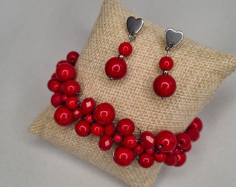 Conjunto de joyas de coral rojo, pulsera, aretes, joyería navideña, conjunto de joyas rojas, conjunto de joyas de piedras preciosas, pulsera de crochet de alambre, aretes colgantes