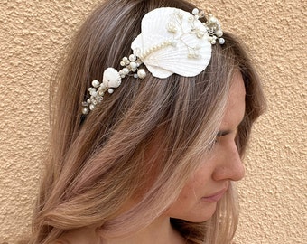 White beach tiara, wedding seashell headpiece, pearls crown, beach wedding hair accessories, mermaid hairband, stylish beach tiara