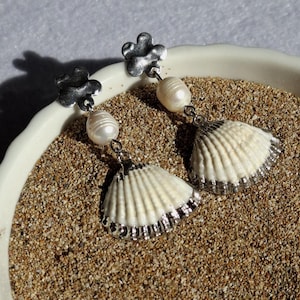 Seashell Earrings with Freshwater Pearls, Beach Shell Dangle Earrings, Coastal Jewelry, Ocean-Inspired Earrings, Nautical Gift for Her