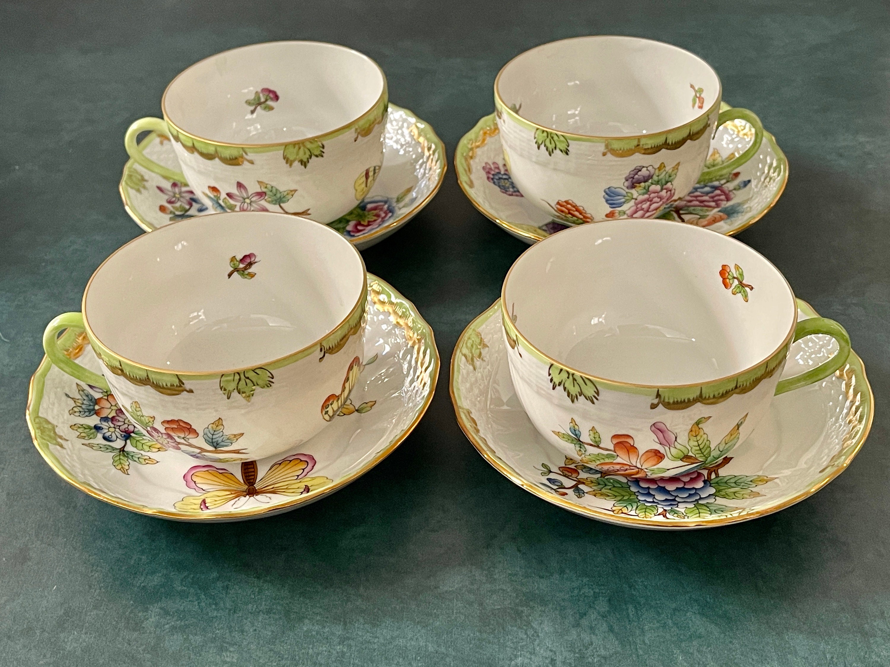 lot / Set de 4 tasses à thé en porcelaine avec citations