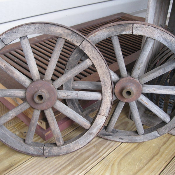 Wagon Wheel-2 Rustic Wagon Wheels-Primitive Wagon Wheel-Farm Decor-Rustic Decor-Primitive Decor-Americana