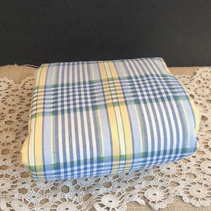 Édredon fait main à carreaux bleu jaune blanc / 32 &quot;x 52&quot; / cadeau de shower de bébé / courtepointe bébé garçon / décor de ferme