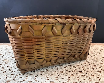Antique Early-Mid 20th Century Native American Porcupine Basket, Penobscot
