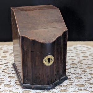 Antique Federal Style Wooden Victorian Dresser Keepsake Box / Trinket Box / Recipe Box