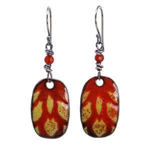 Orecchini pendenti in smalto rosso fatti a mano con fili in argento sterling - Gioielli in vetro artigianale