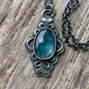 Handmade Parabia Teal Kyanite Pendant Necklace - Sterling Silver Artisan Jewelry with 17&quot; Chain