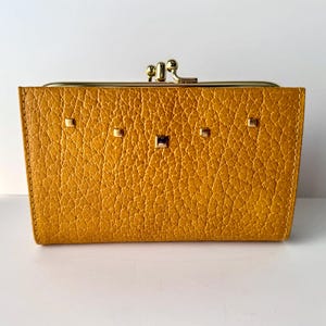 Cartera de cuero amarillo de la década de 1970, piel flor de buey, con cierre de beso, fabricada en Canadá
