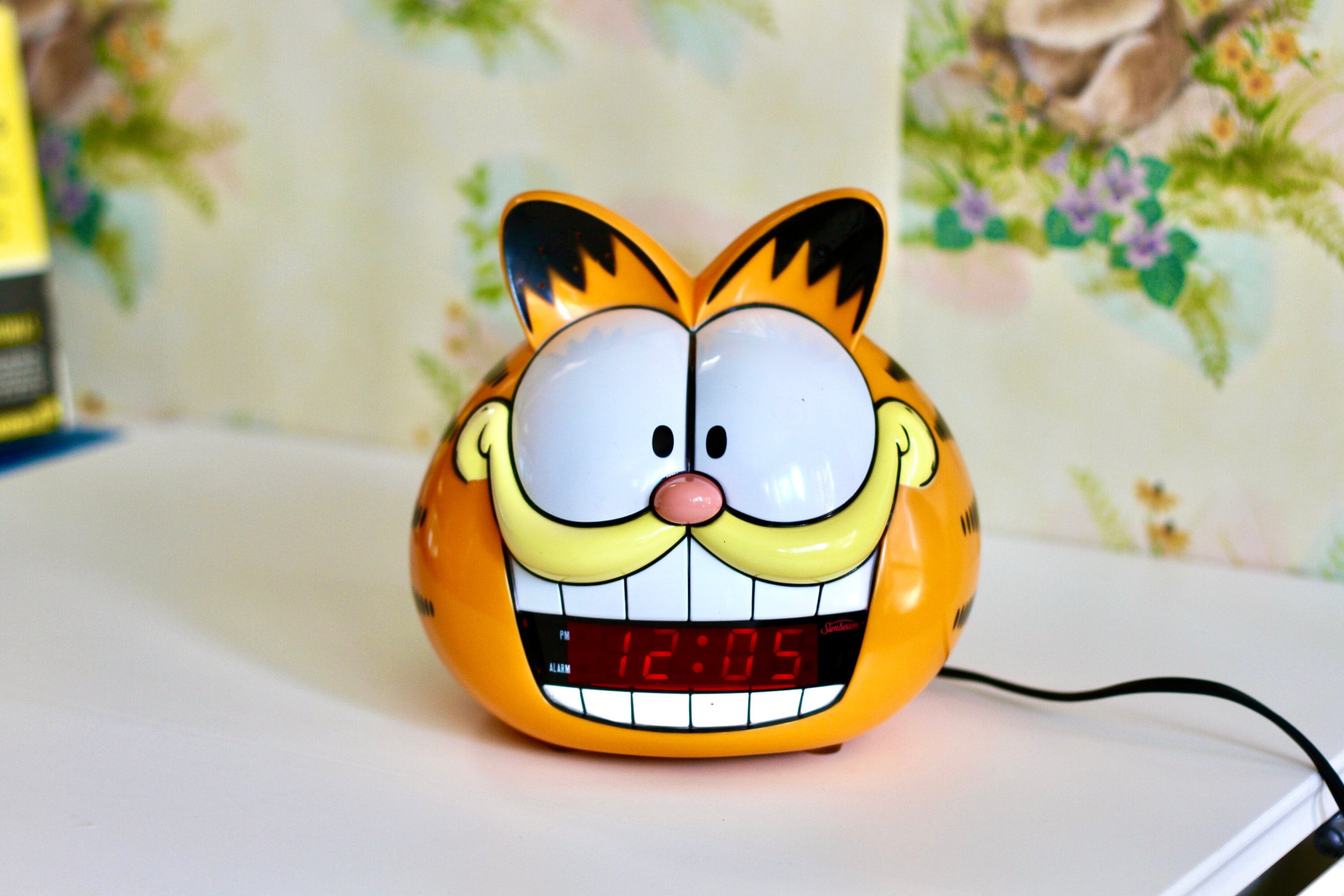 1981 Garfield Alarm Clock, Sunbeam Tabletop Clock, Desk Clock