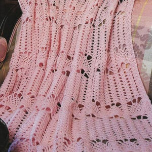 PINK PINEAPPLES Afghan Easy Crochet Pattern Vintage Home Decor Crochet Throw, Simple Elegant Design, Instant Download