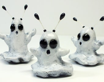 Hand Sculpted Clay Alien Ghost Figurine, Desk Buddy, Spooky Cute Alien Ghost, OOAK Figurine Clay Sculpture, Ghost Halloween Décor