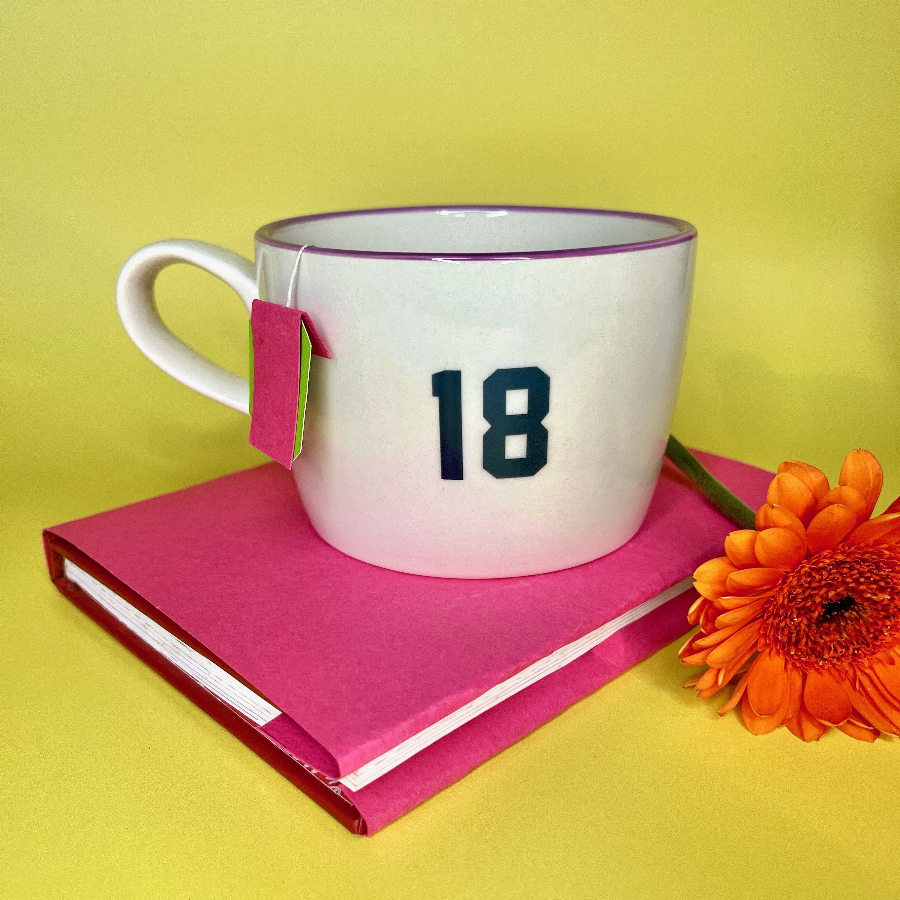Joyeux huitième anniversaire, cadeau de dix-huitième anniversaire pour un amateur de thé de 18 ans