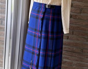Vintage Tartan plaid Kilt, Pleated wrap Skirt, with a Kilt pin, Dark blue black and red plaid, St Michael 70s, Fall winter kilt wrap skirt,