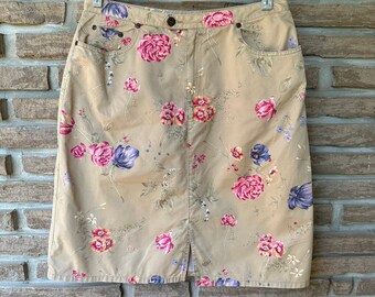 Beige Denim jean Skirt, Liz Claiborne, 90s floral print Skirt, 5 pocket, casual holiday , traveling anytime skirt, Pure cotton, Knee length