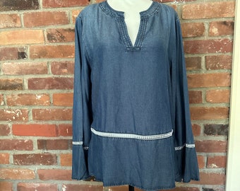 Blue Chambray Lyocell blouse, flutter sleeves and hem, Casual wear, Resort wear, teacher top, bust 44"