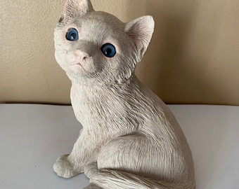 SANDICAST Sitting Kitten figurine, Solid blue eyes, Collectible, Sandra Brue Signed, 6.25" tall, Gift for him or her, 1984, Solid heavy