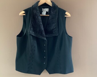 Black embroidered vest , Faux fur collar, Minimalist ,Sleeveless, Modern Button Top