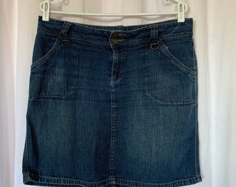 Vintage Faded Glory jean skirt, Blue jean skirt,  front zipper, Pockets,  Belt loops,  100% cotton, waist 35"