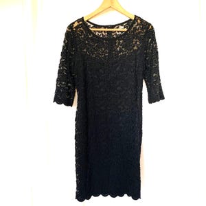Vintage black lace dress, women&#39;s lined lace dress, black dress in lace with with a stretch, Back zipper, mid-calf, Laura